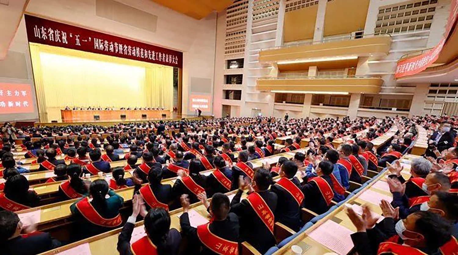 喜報(bào)！李永勝董事長被授予“山東省勞動模范”稱號 受省委、省政府表彰 (1)